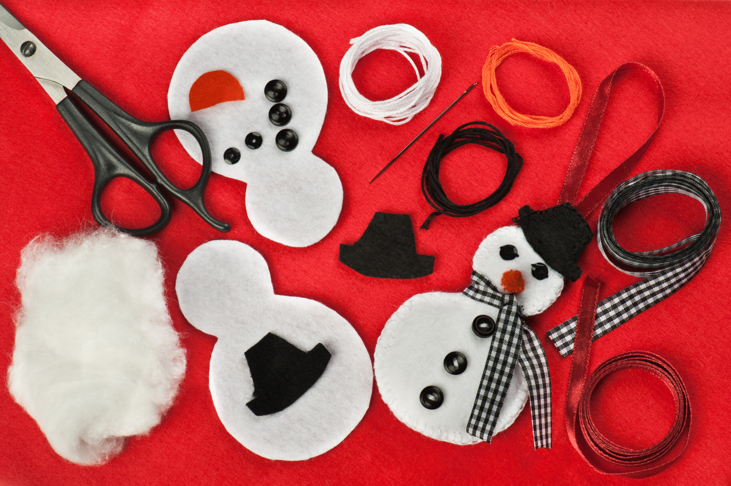 Do-it-yourself felt snowman kit