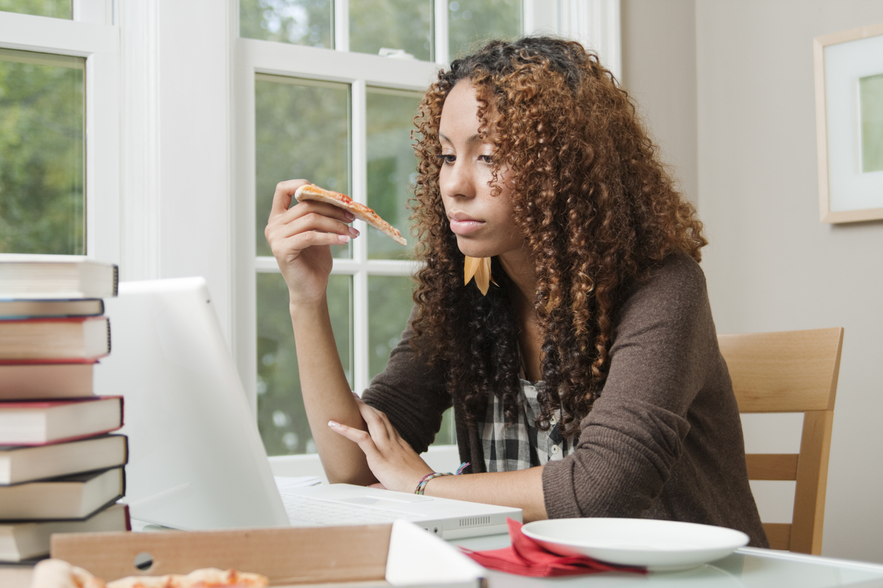 Young Woman Having a Working Lunch Hz