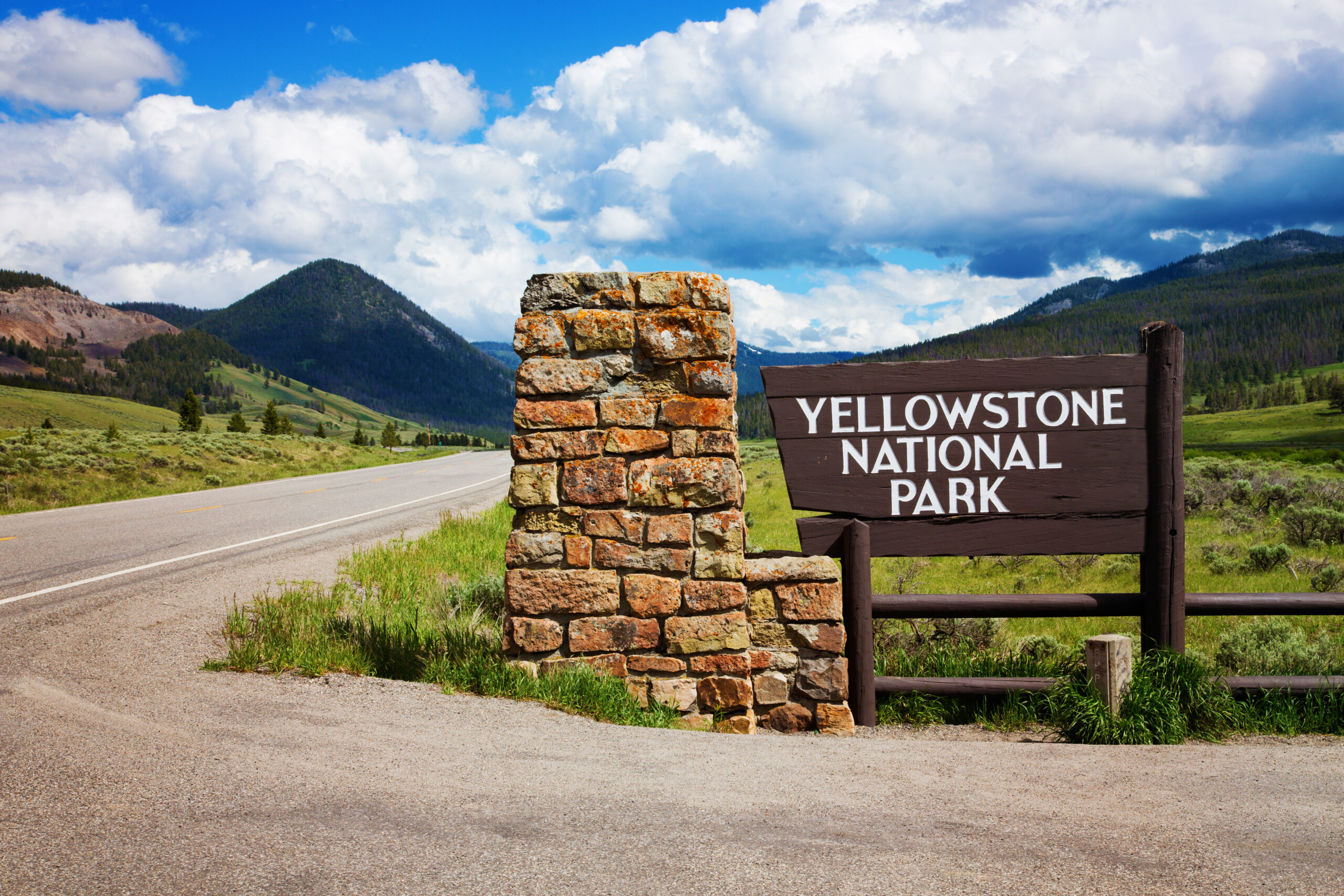 Yellowstone national park entrance