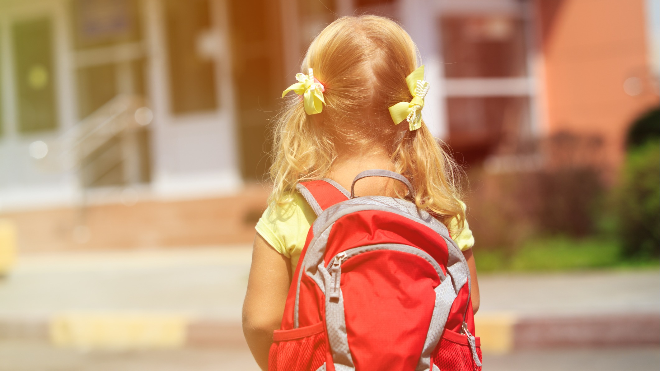 iStock-593311260 girl with backpack