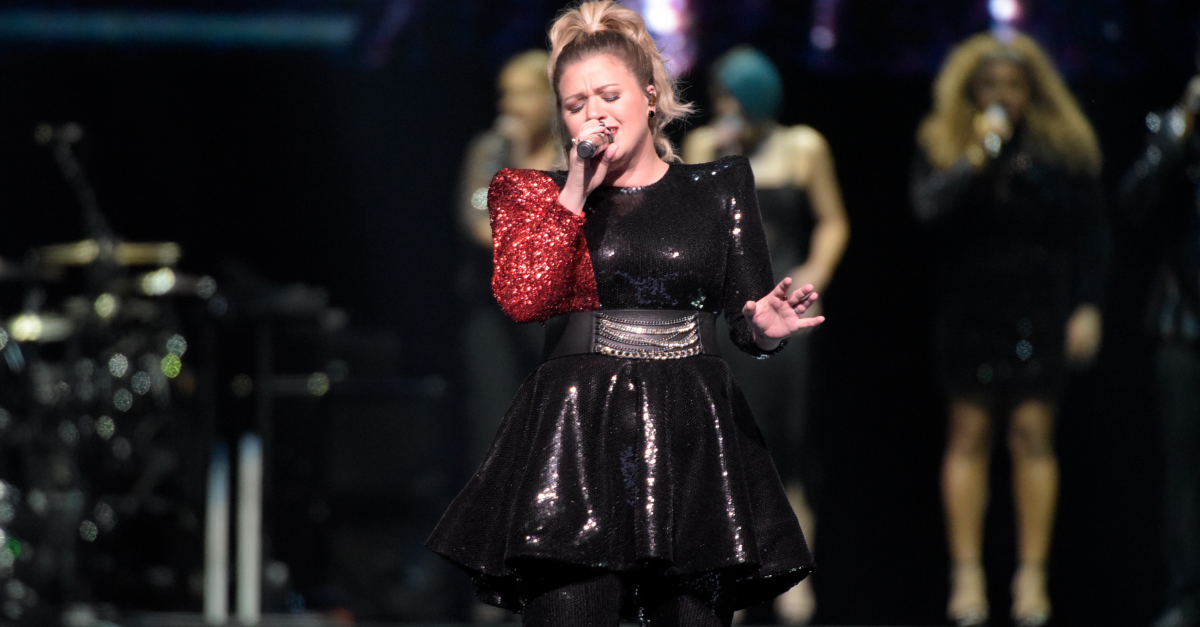 kelly-clarkson-3