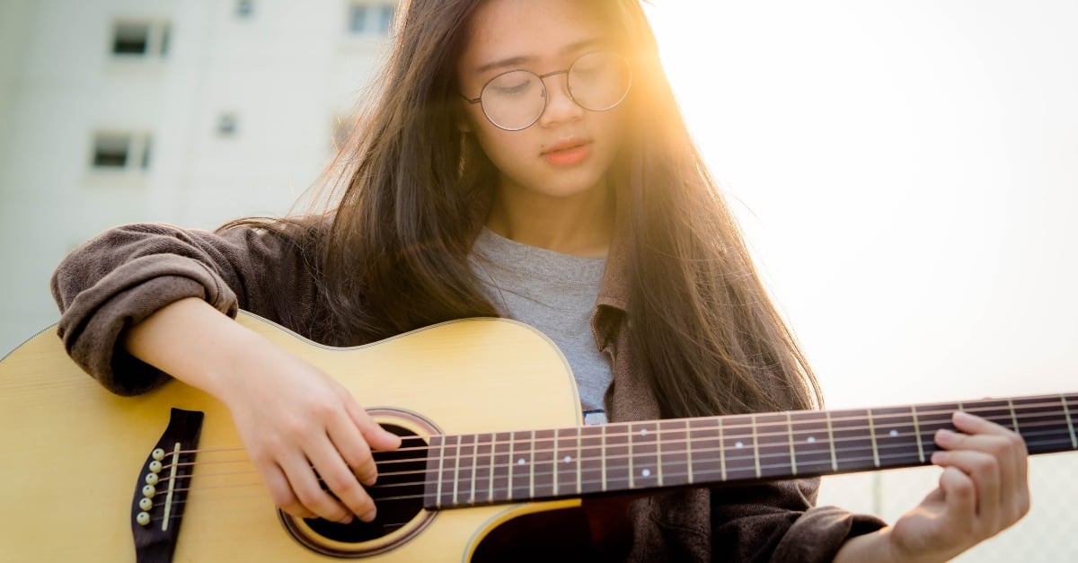 learning-guitar-hp