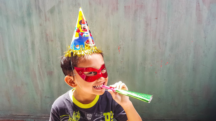 little-boy-happy-celebrating-his-birthday_t20_1JXePx.jpg