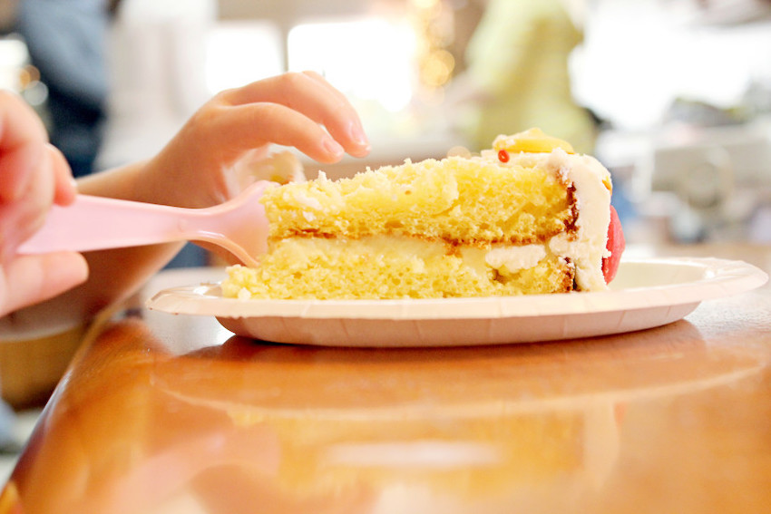 macro-of-little-girl-eating-delicious-layered-birthday-cake_t20_ne9X1g.jpg