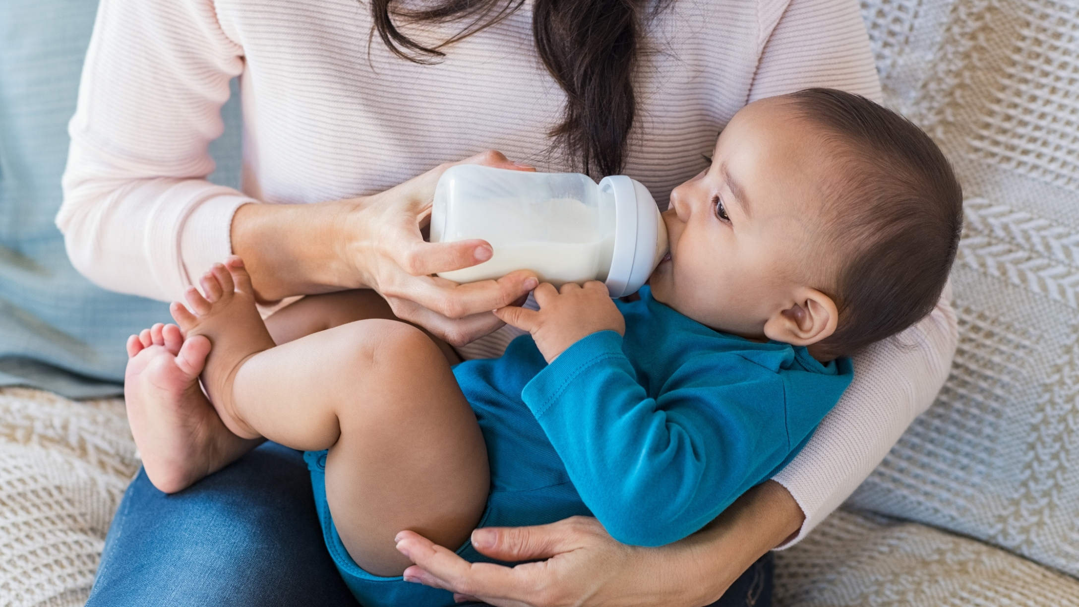 mom-breastfeed-biting-baby