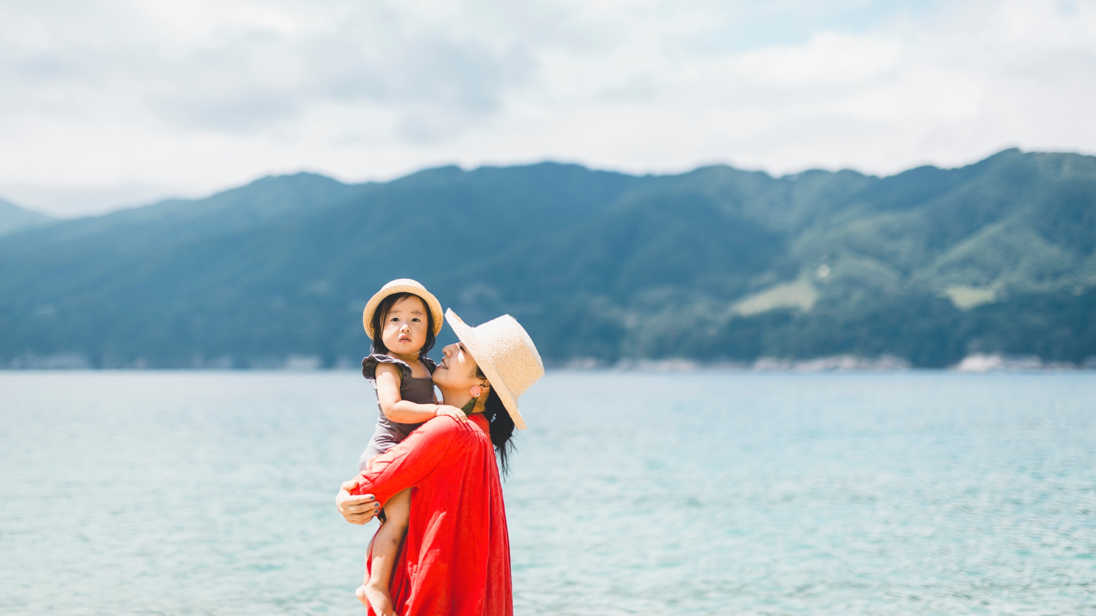 mom-child-outside-beach