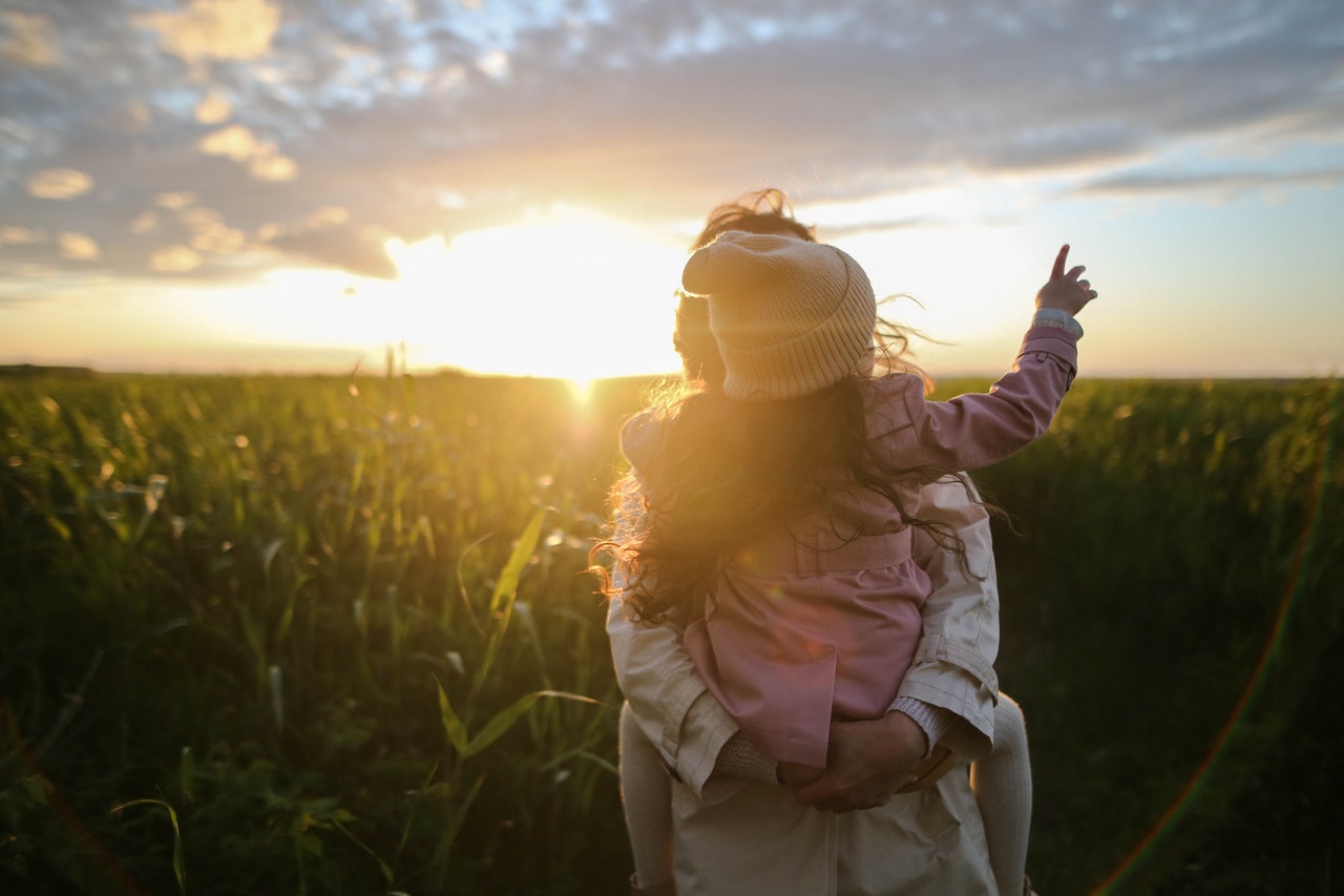 mother-and-daughter-on-grass-1683975.jpg