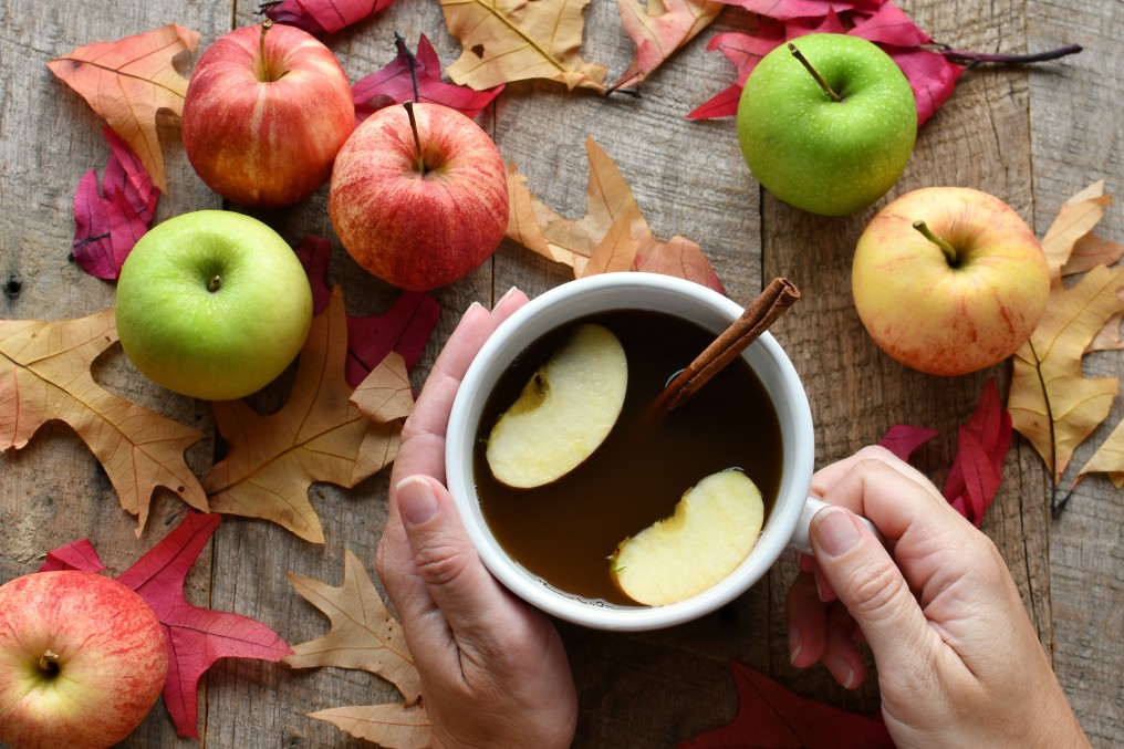 nominated-woman-holding-a-mug-of-hot-apple-cider-in-her-hands-the-hot-apple-cider-is-garnished-with_t20_lorr9g.jpg