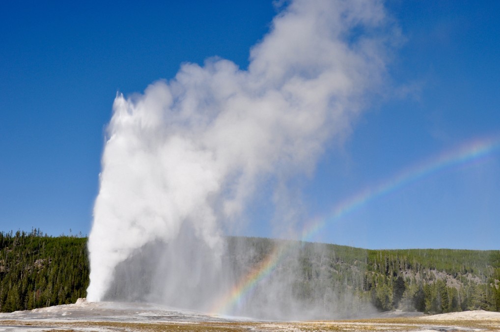 old-faithful-yellowstone-national-park_t20_JlXRyo.jpg