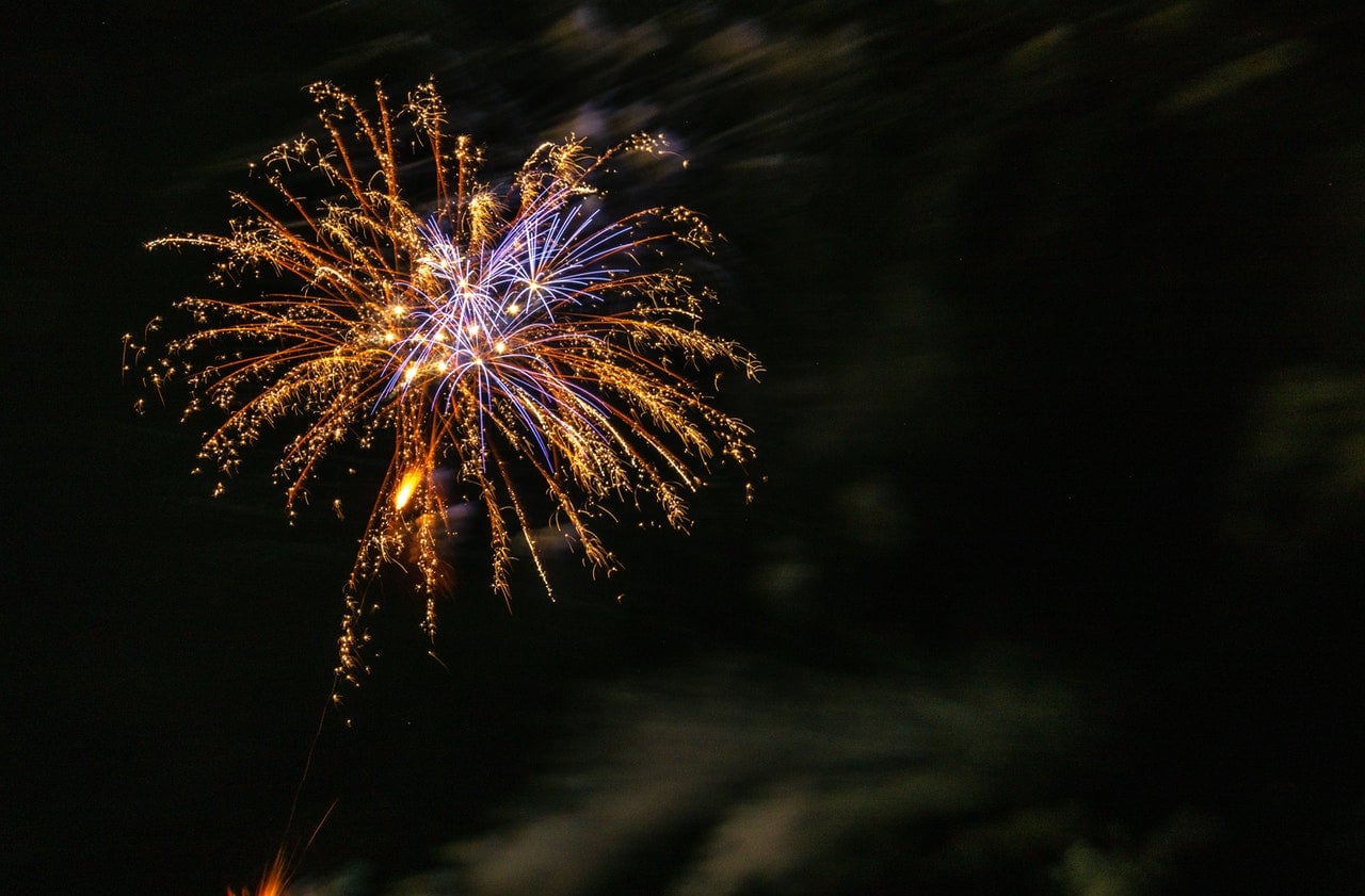 orange-and-blue-fireworks-1573706.jpg