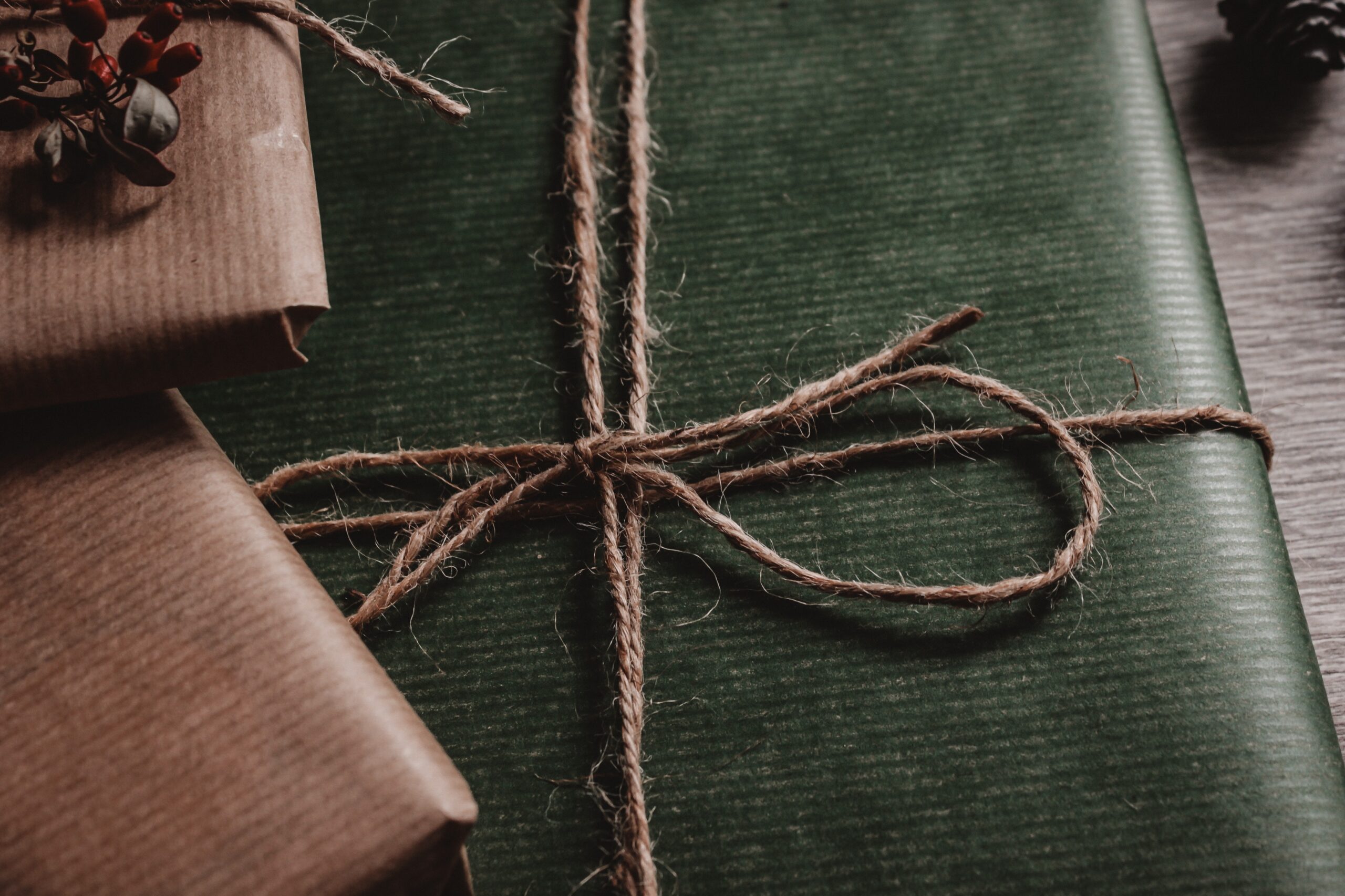 present-wrapped-with-green-paper-3298037.jpg