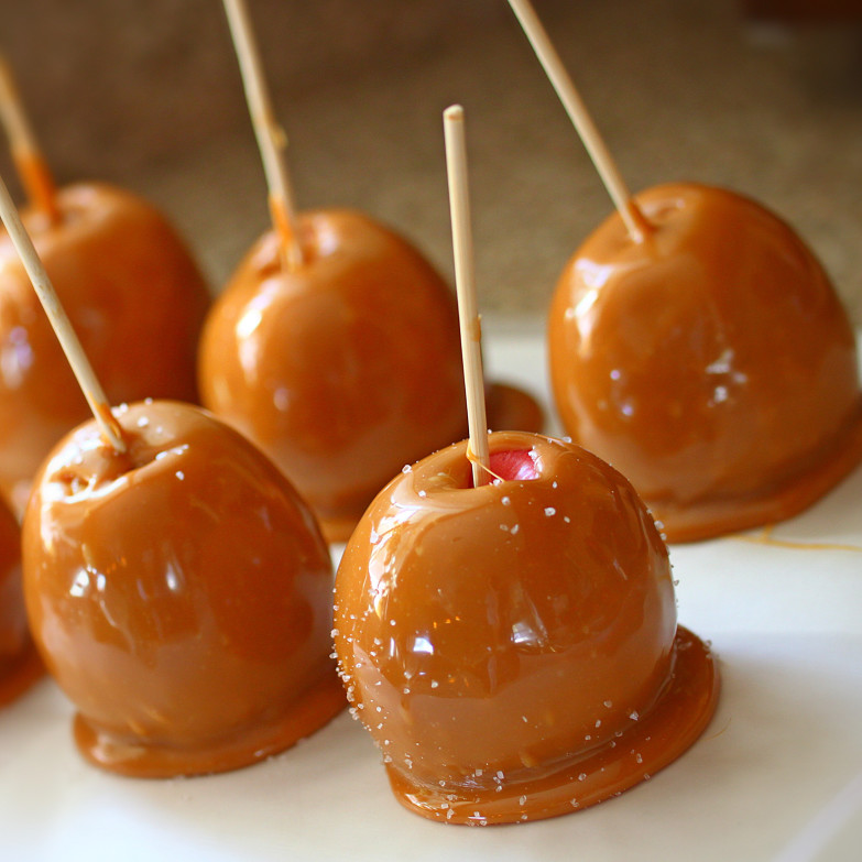 salted-caramel-apples_t20_WKxxNz.jpg