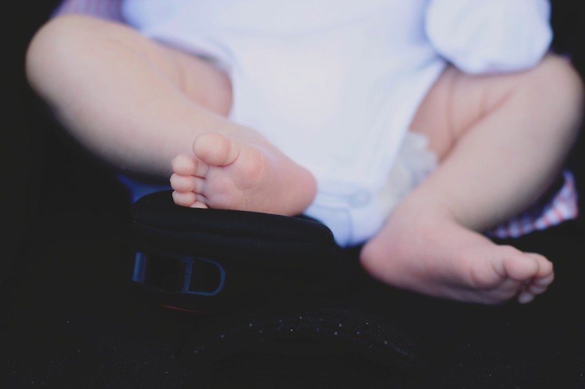 sitting-seat-leg-toe-legs-baby-toes-newborn-carseat-newborn-baby_t20_a7Rkow.jpg