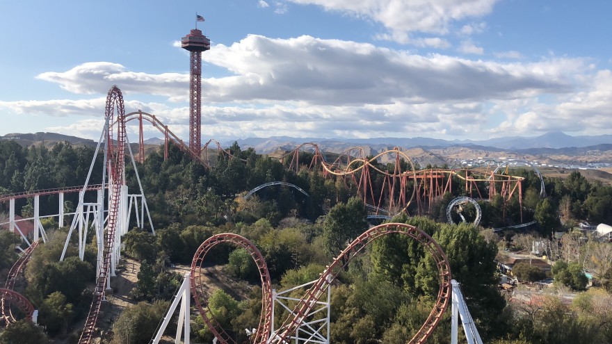 six-flags-magic-mountain-view-from-the-ride-x2_t20_V7ln21.jpg