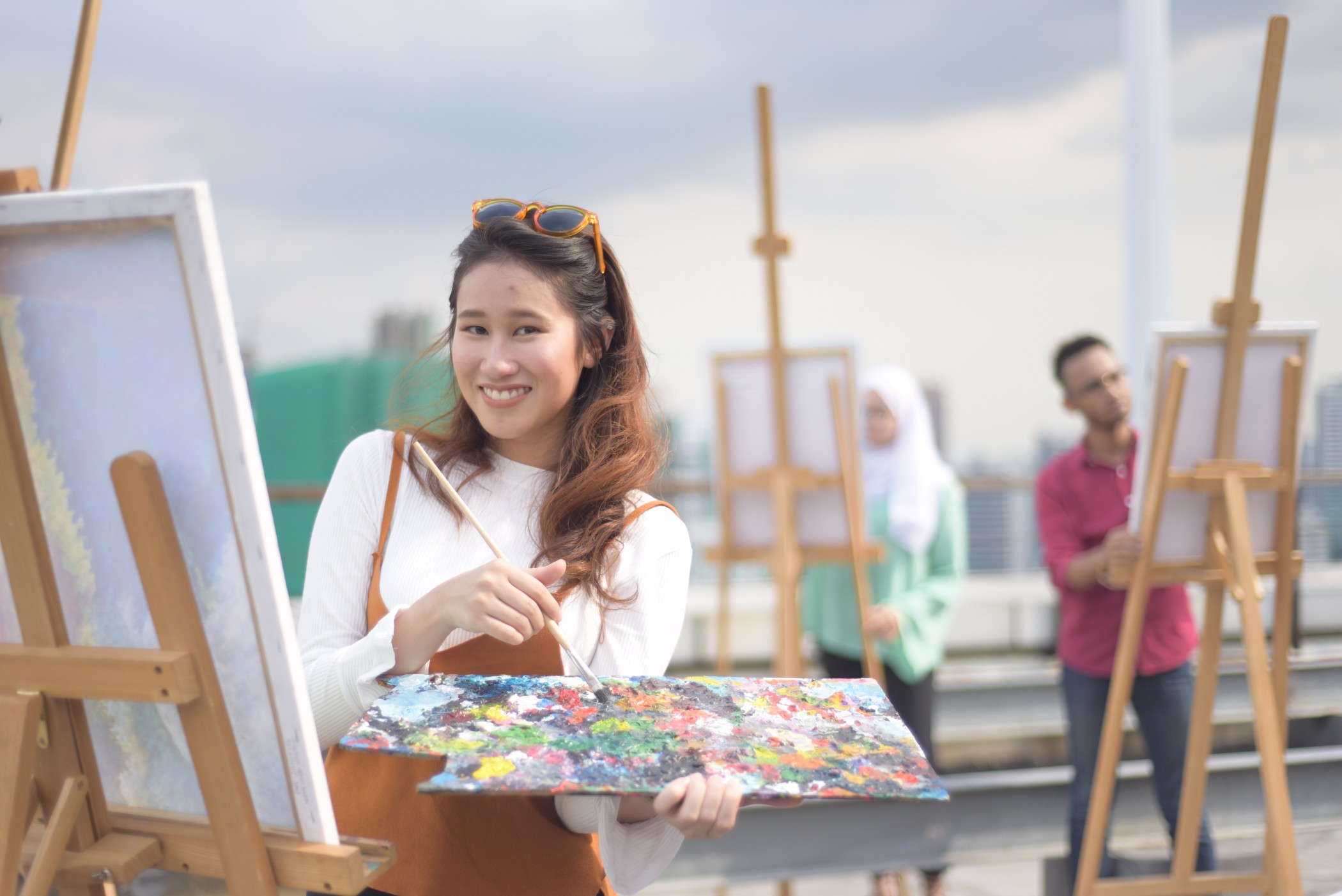 students-doing-painting-during-drawing-class-at-university-rooftop_t20_ywLPjO-1.jpg