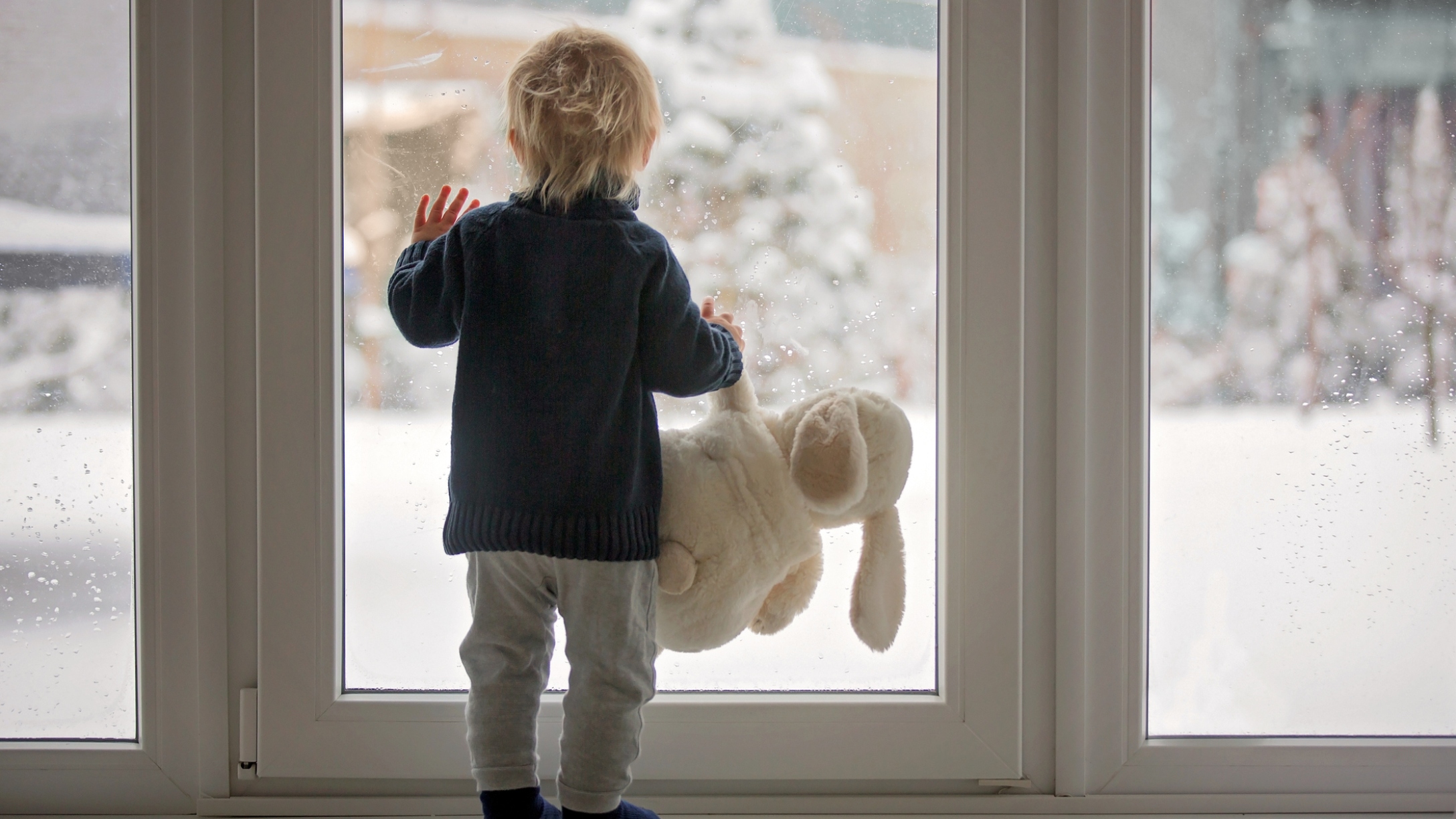 toddler-boy-door