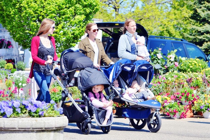 walking-summer-exercise-motherhood-mothers-moms-parenthood-outdoor-activity-family-outing_t20_EOQJQ7.jpg