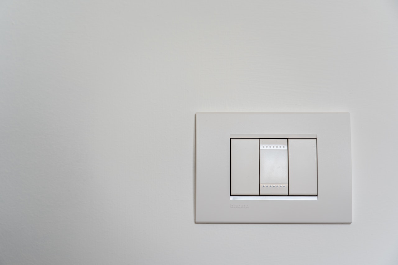 white-light-switch-on-white-painted-wall-3650908.jpg