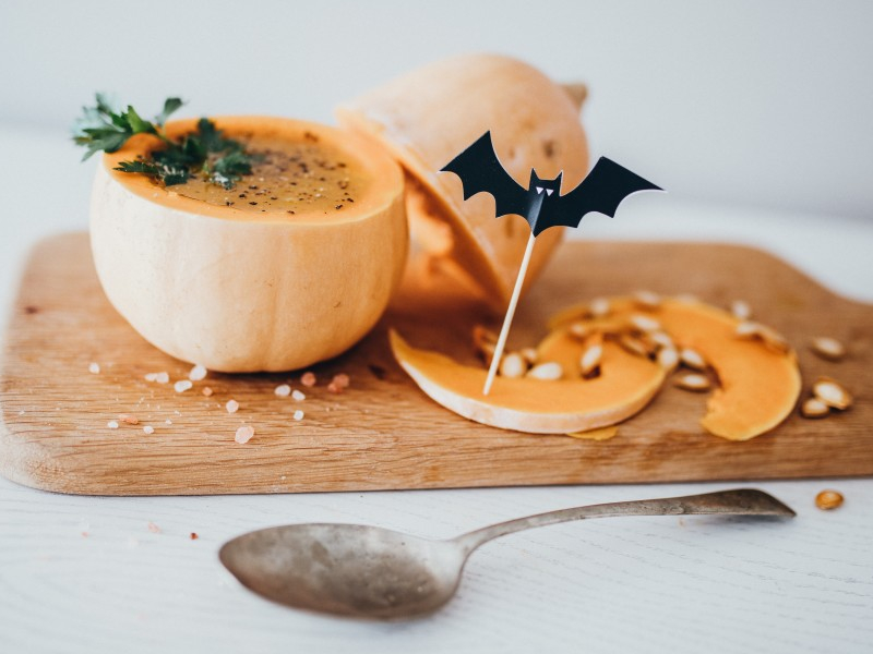 winter-food-autumn-pumpkin-halloween-soup-spoon-fall-bat-october_t20_pxzxGk-1.jpg