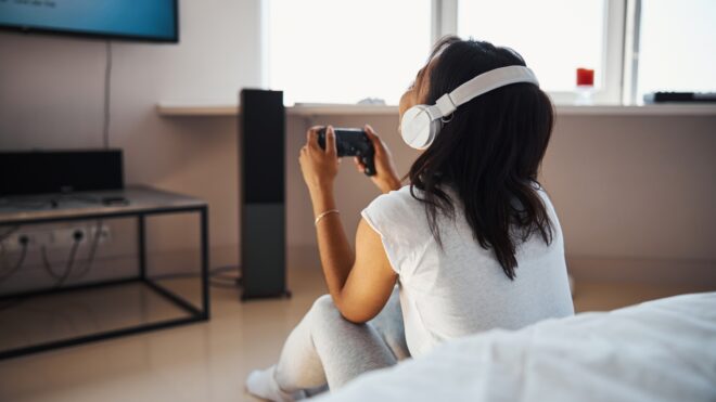 woman-playing-video-game