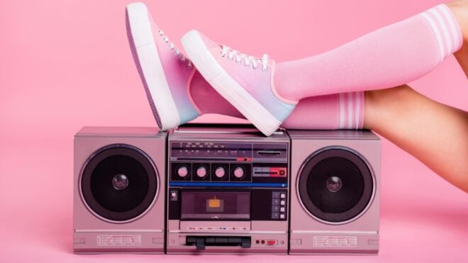 woman-radio