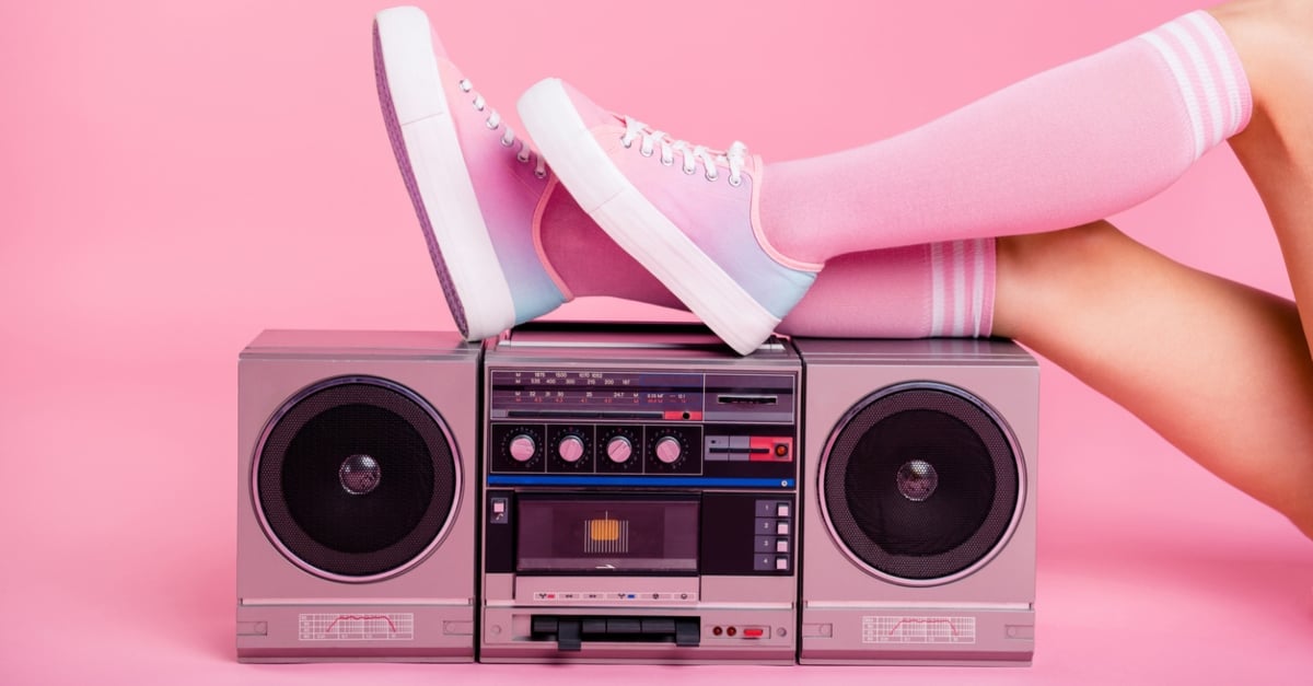 woman-radio