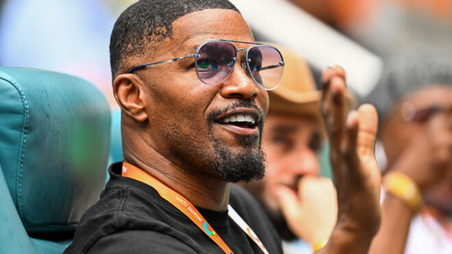 Jamie Foxx watching tennis