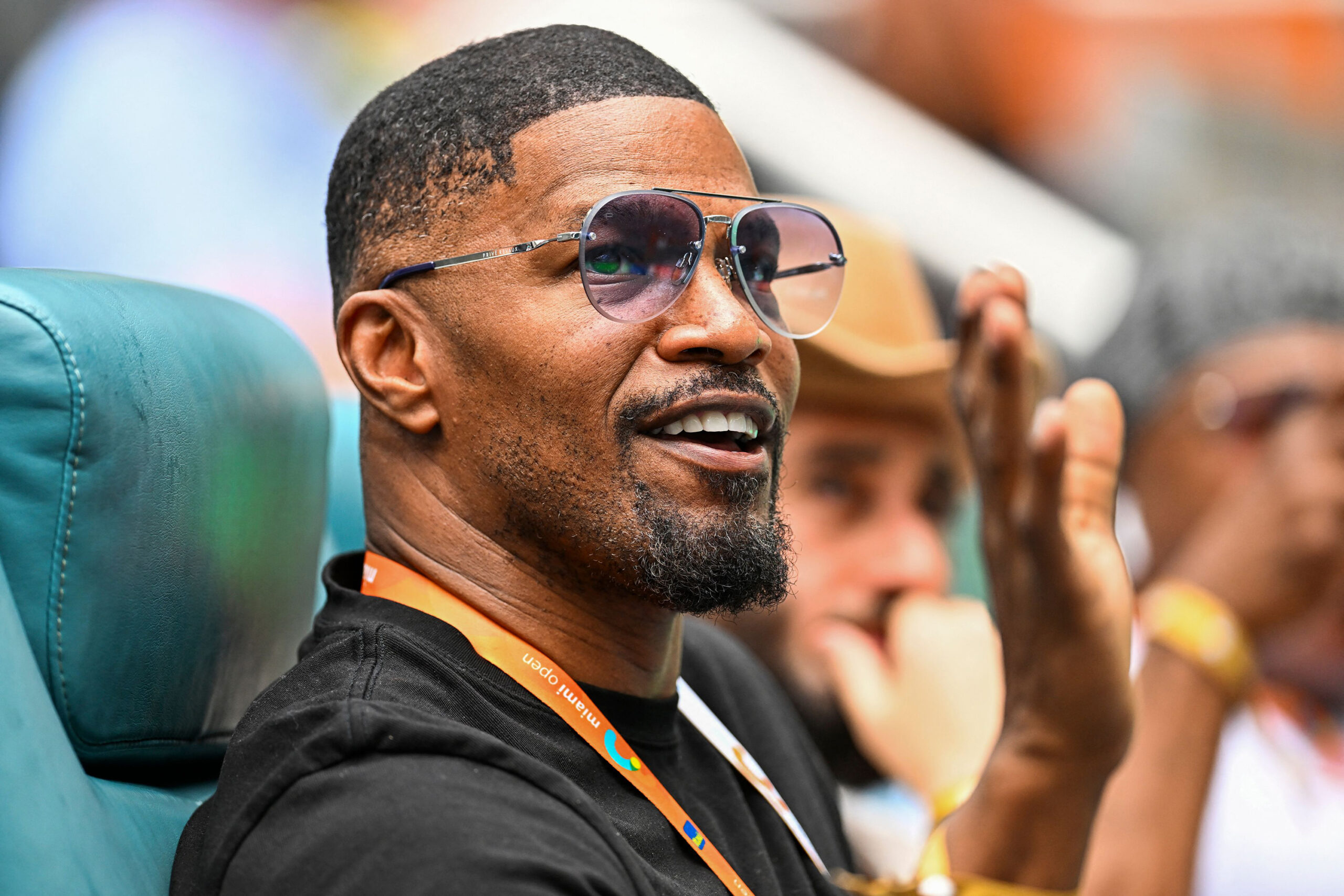 Jamie Foxx watching tennis