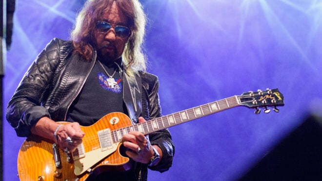 Ace Frehley preforms