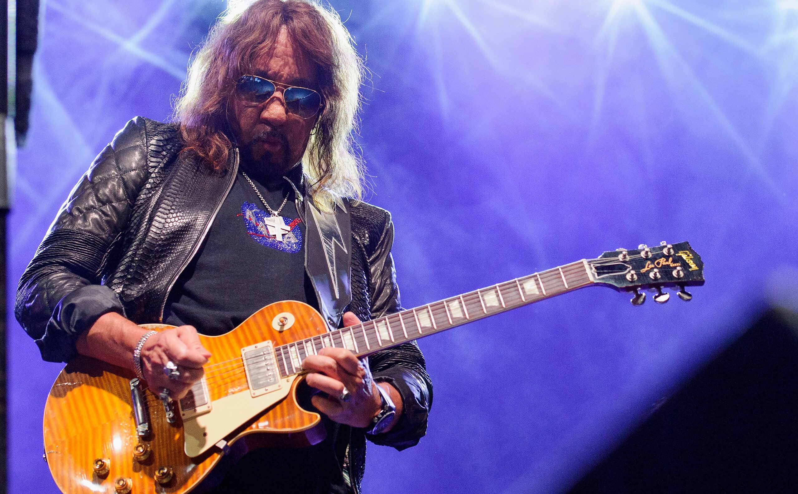 Ace Frehley preforms